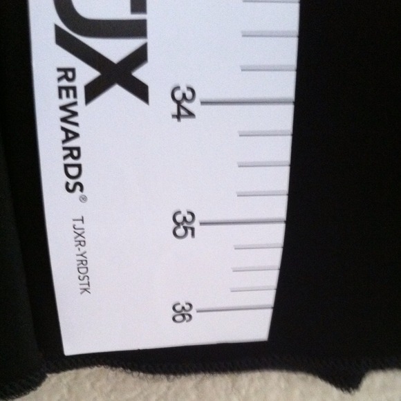 🎉🎉SOLD🎉🎉 Classic Black Skirt 💗💗 - Picture 3 of 4