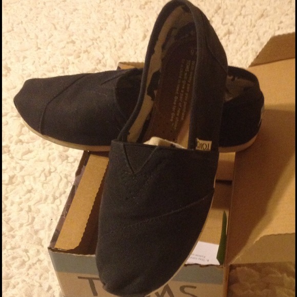 Toms shoes, Size 5