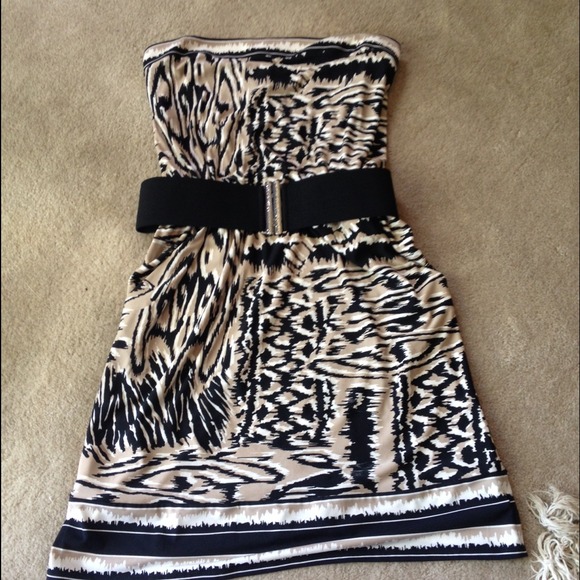 🎉2xHP🎉BCBGMAXAZRIA Tribal Print Strapless Dress. - Picture 2 of 4