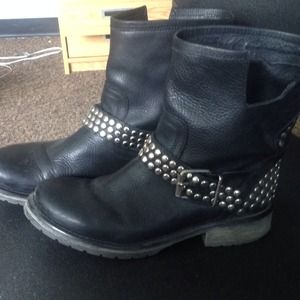 Steve Madden boots