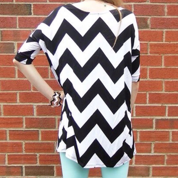 Host Pick 10/26 Geo Chevron Tunic - Picture 2 of 4
