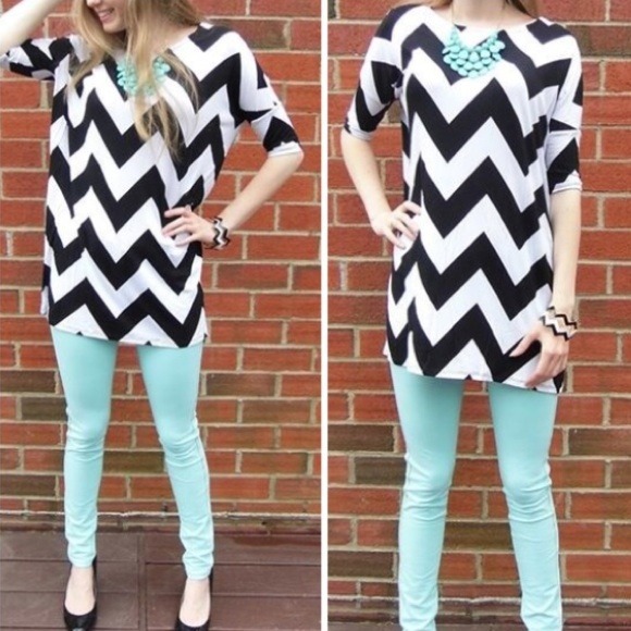Host Pick 10/26 Geo Chevron Tunic - Picture 4 of 4