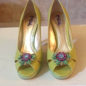 HALE BOB--Peep Toe Patent Yellow Green High Heels