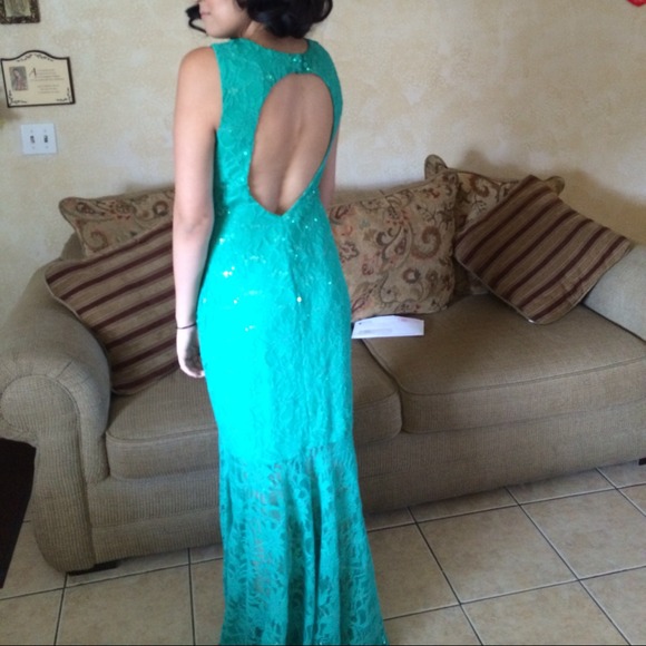 Prom Dress 😍💃💕 - Picture 2 of 4