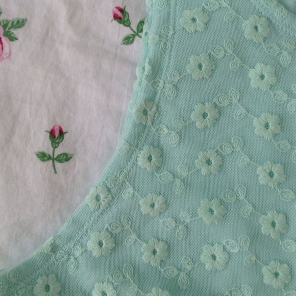 🌿 Forever 21 mint mesh floral crop tank - Picture 3 of 4