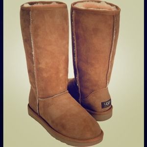 🚨🎉REDUCED🎉🚨 Classic chestnut UGG boots, tall