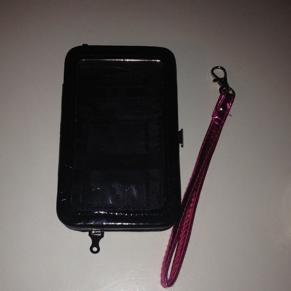 Black hearted designed phone/wallet wristlet - Picture 2 of 4