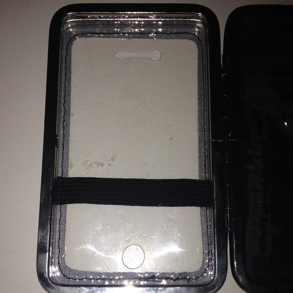 Black hearted designed phone/wallet wristlet - Picture 4 of 4