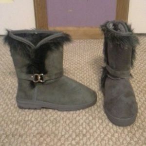 Fur boots
