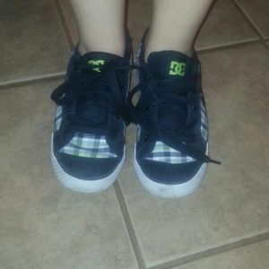 DC TENNIS SHOES