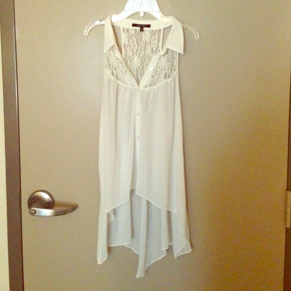 Cute White Sleeveless Flowy Top