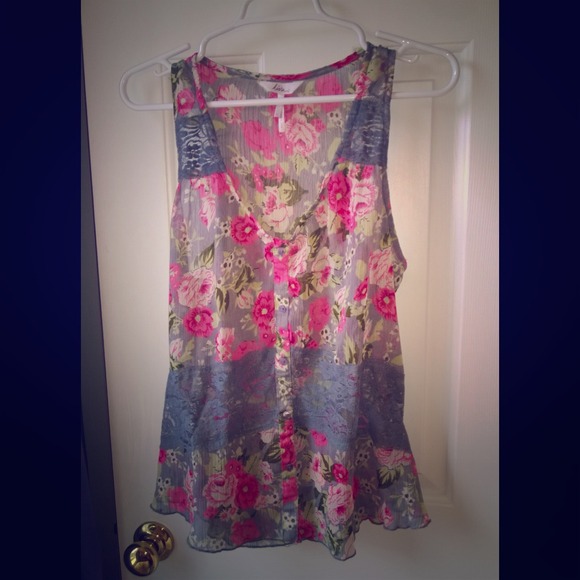 Kirra Flower and lace tank top