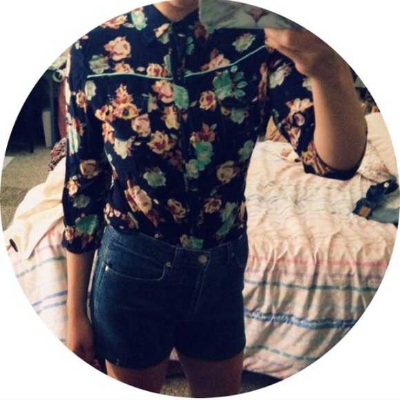 💞BUNDLE💞 High-low Floral Button down