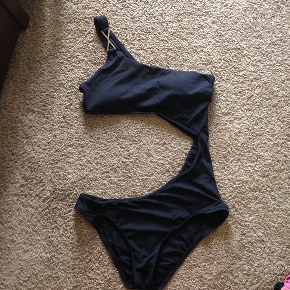 Black bikini
