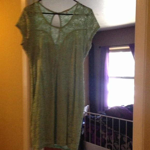 Green short dress - Picture 1 of 2