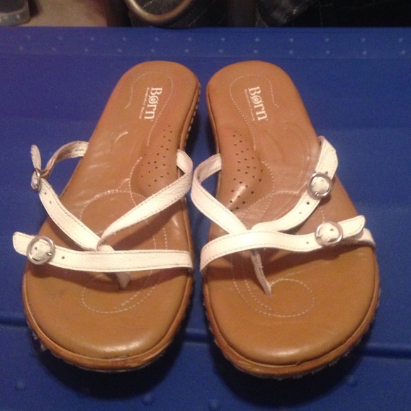 Born summer white thong sandal!!