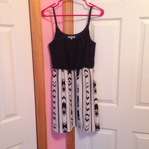 ❌❌SOLD in bundle Crochet & Ikat Print Dress❌❌ - Picture 2 of 4