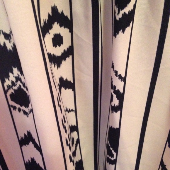 ❌❌SOLD in bundle Crochet & Ikat Print Dress❌❌ - Picture 3 of 4