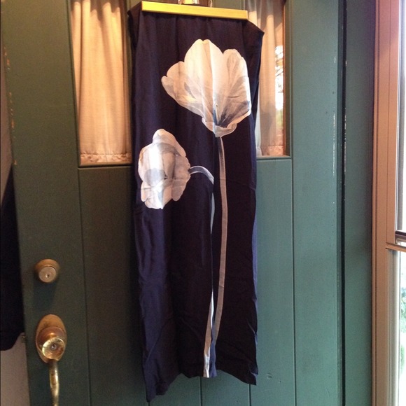 Large blue flower on navy maxi skirt beautiful - Picture 2 of 4