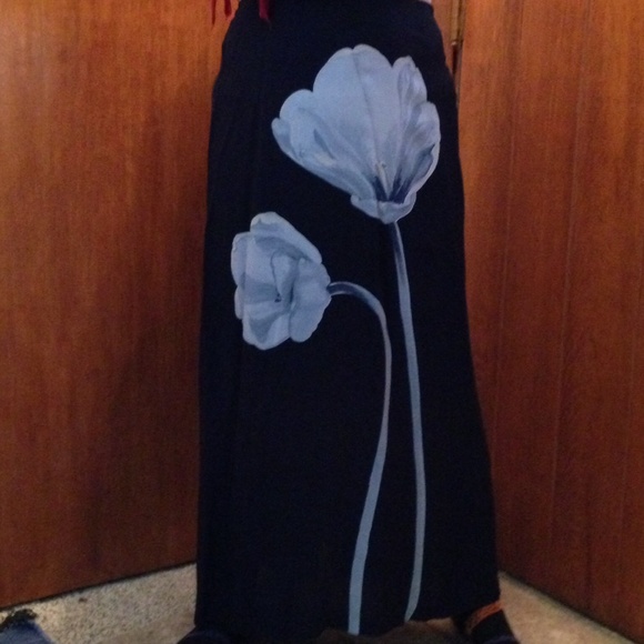 Large blue flower on navy maxi skirt beautiful - Picture 3 of 4