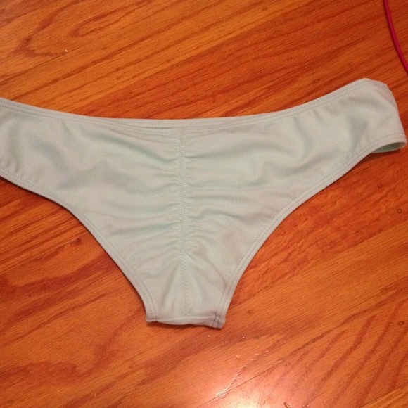 cheeky bikini bottoms - Picture 2 of 2