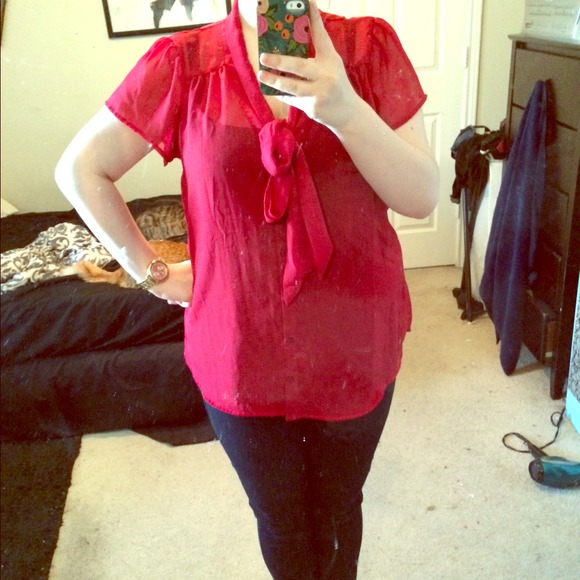 Red front tie shirt👍🏻 - Picture 1 of 2