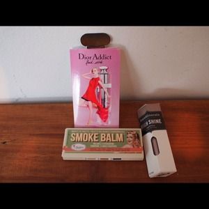 Eye shadows bandle with lipstick sample