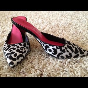 🔴SOLD🔴Black and White slide heels