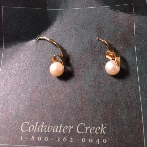 Pearl swirl dangle gold earrings