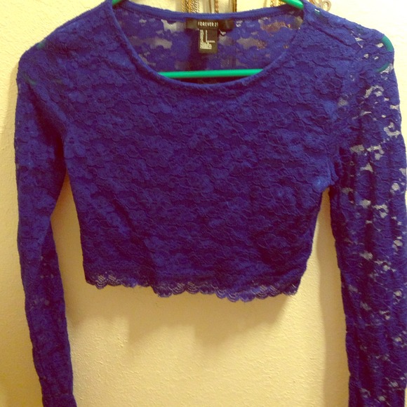 ❎SOLD❎ Lacey blue crop top