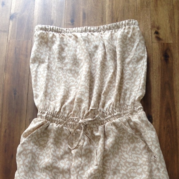✨New Listing✨ NWOT Adorable Romper from the Loft