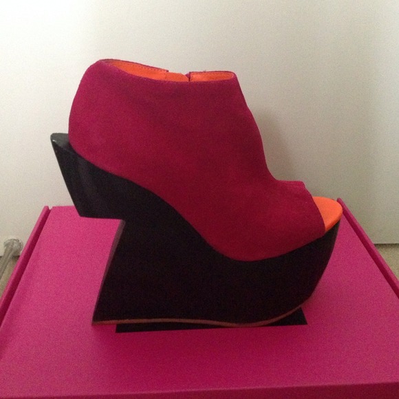 DV8 Brando platforms. No trades.