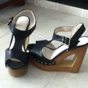 Aldo platform wedge size 6