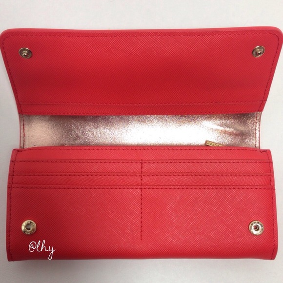 ❌SOLD❌TORY BURCH ENVELOPE WALLET - Gold Interior - Picture 2 of 4