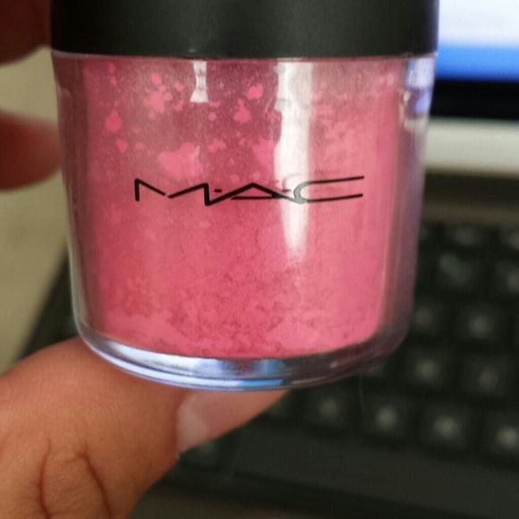 Powder eye shadow - Picture 1 of 2