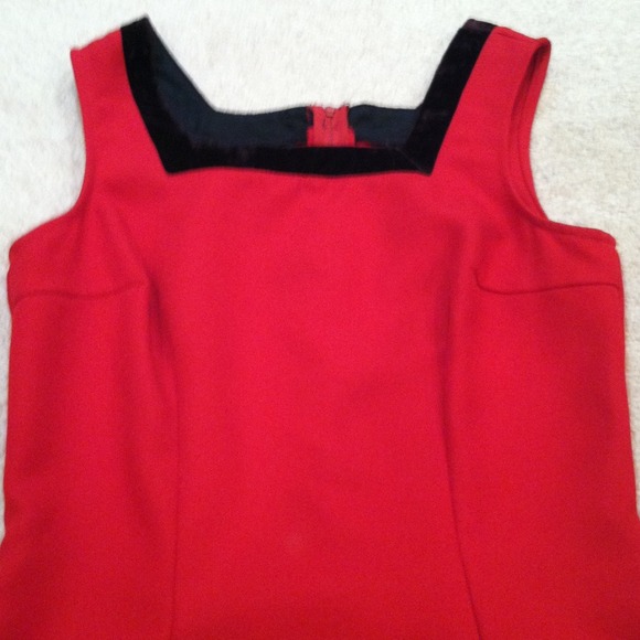 Perfect Work Dress. Red w/Black Velvet. Size 5 - Picture 3 of 4