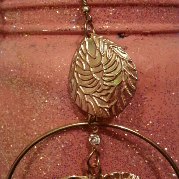 Gorgeous Gold Elephant Hoop Earrings - Picture 3 of 4