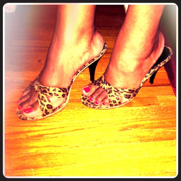HOTT Leopard Print Mules