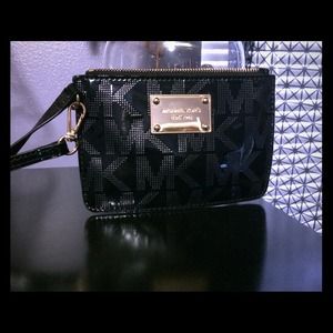 MK Michael Kors wristlet broken zipper
