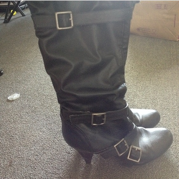 Black heel boots