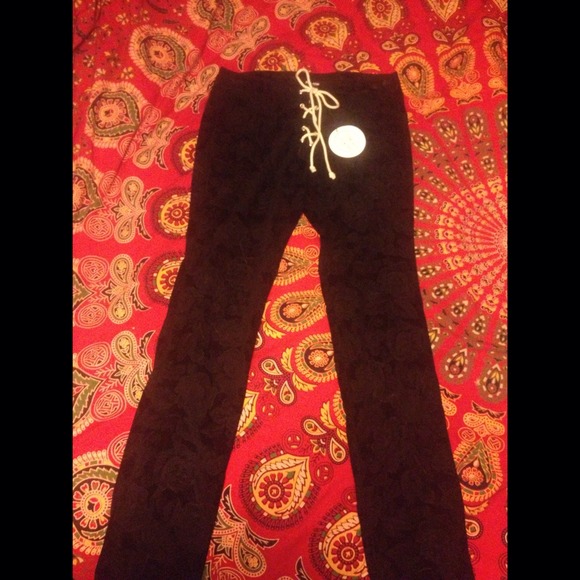 TRADED Lenni lace up floral burnout pant. TRADED - Picture 3 of 4