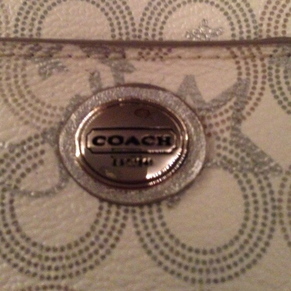 Authentic Coach wristlet - Picture 2 of 4
