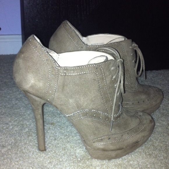 Forever 21 Shoes - Forever21 Wingtip tie up heels