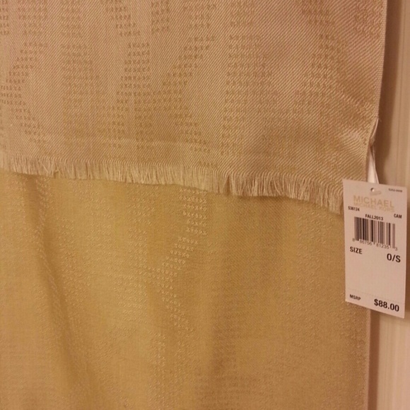 *SOLD* Michael Kors Camel Colored Reversible Scarf - Picture 2 of 4