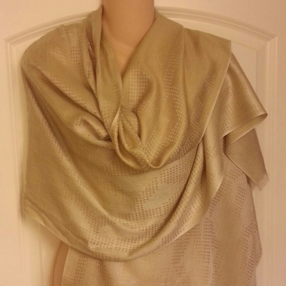 *SOLD* Michael Kors Camel Colored Reversible Scarf - Picture 3 of 4