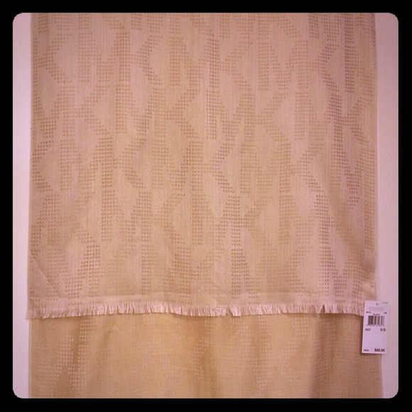 *SOLD* Michael Kors Camel Colored Reversible Scarf - Picture 4 of 4