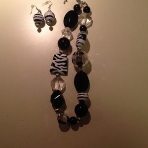 Black/white zebra chunky necklace with earrings!