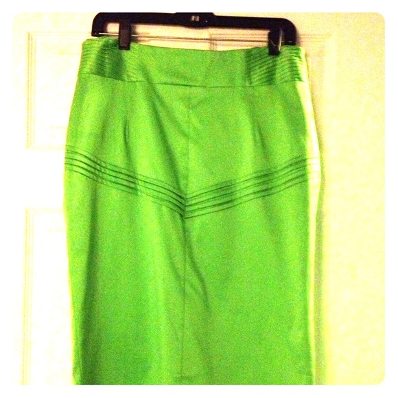 ✳️ PRICE REDUCED✳️ Bright green pencil skirt.