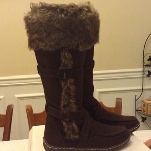 Brown boots size 7.  Worn once.