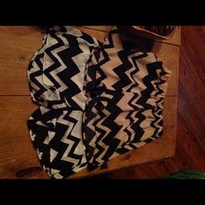 Chevron black & white & brown & black shorts